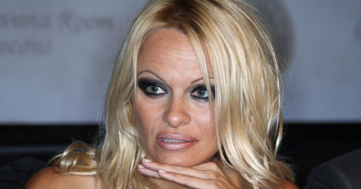 Stunning Look In A Long White Dress Year Old Pamela Anderson