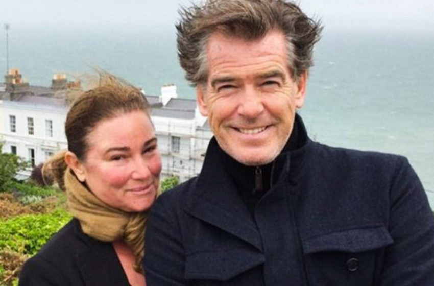  Pictures of Pierce Brosnan and his wife spread on the Internet