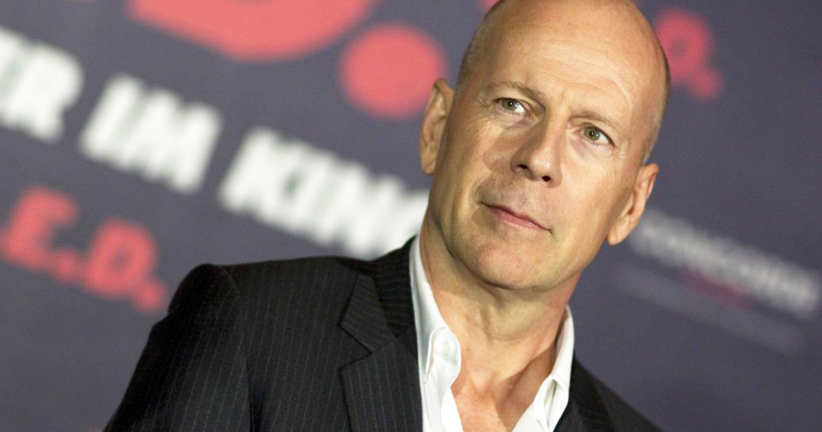 67-year-old Bruce Willis was spotted walking. How the actor looks now ...