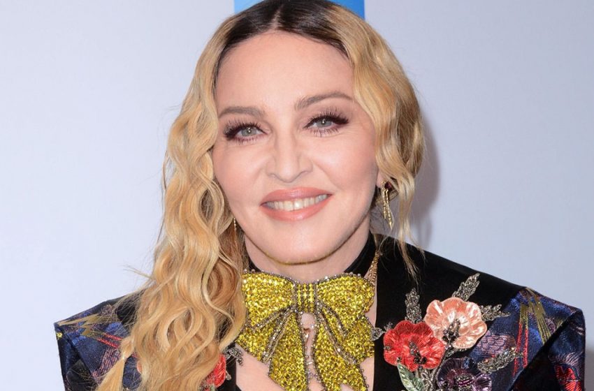  “Completely mad”: 64-year-old Madonna bared her blurry chest in front of the audience