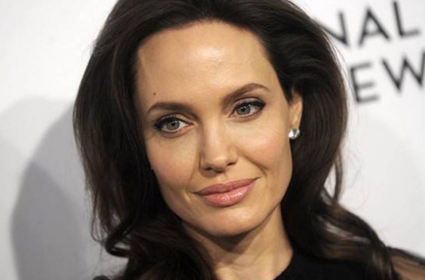  The worldwide actress Angelina Jolie is unrecognizable because of the folds at the mouth and wrinkles