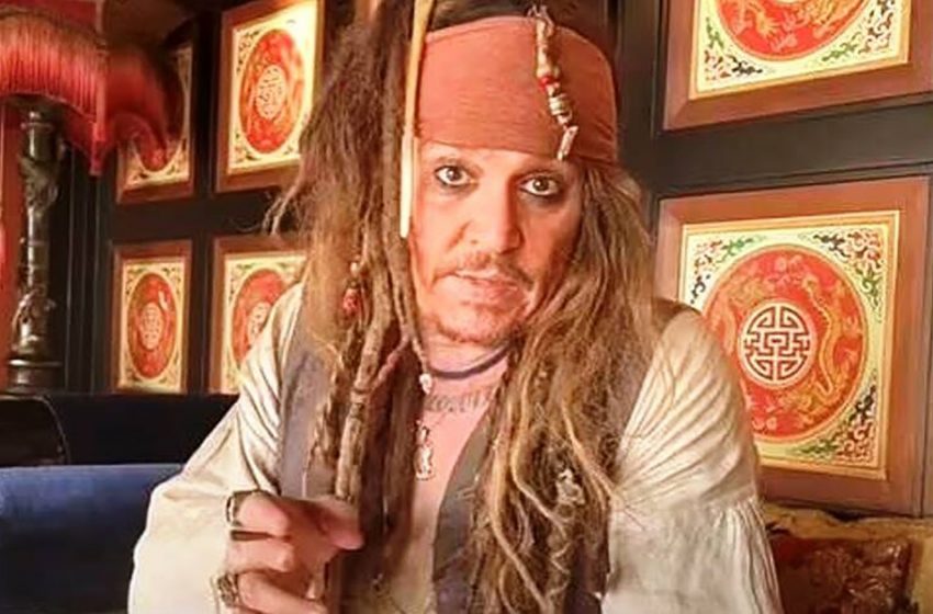  Johnny Depp changed into Captain Jack Sparrow again to support a seriously ill child
