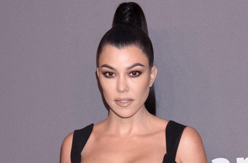  Swollen and with a protruding belly: what does Kourtney Kardashian look like when she thinks that no one sees her