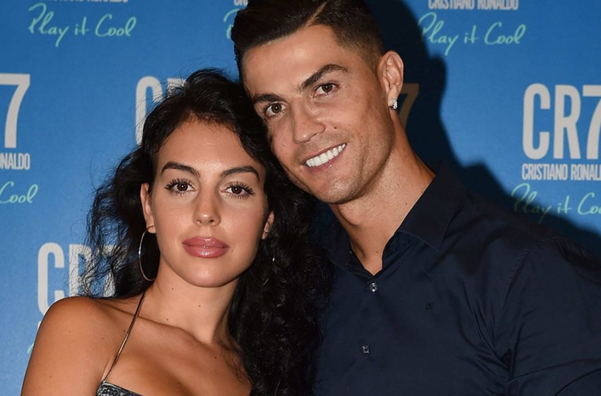  Looks so amazing: Ronaldo’s wife showed her slim figure in a tiny bodysuit