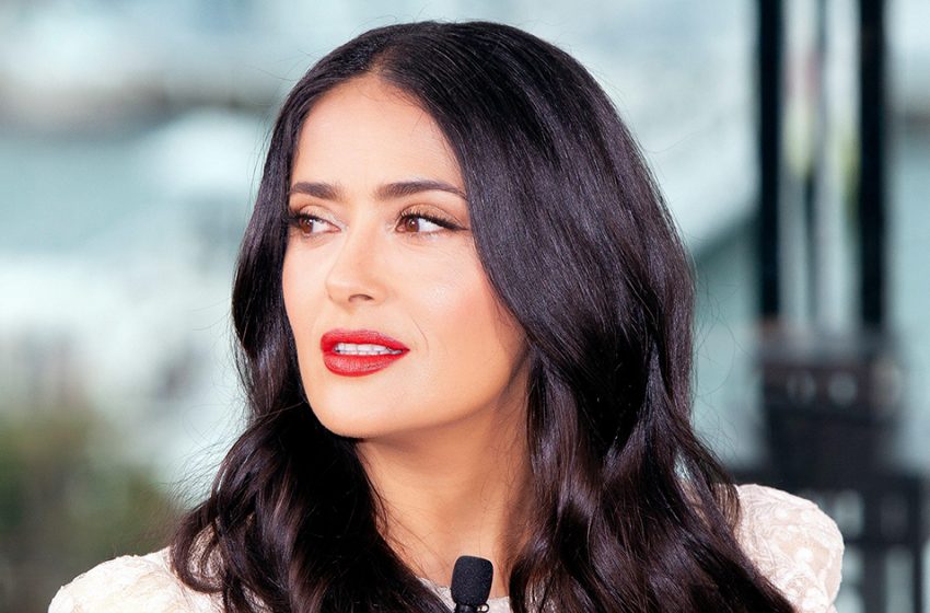  “Looks so amazing”: Salma Hayek shared an honest photo without makeup