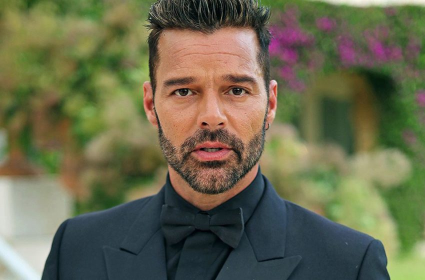  “No longer a child.” The wordlwide singer Ricky Martin showed his 14-year-old son