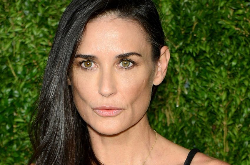 What a slender shape: Demi Moore surprised her fans posting a pic in a bright swimsuit