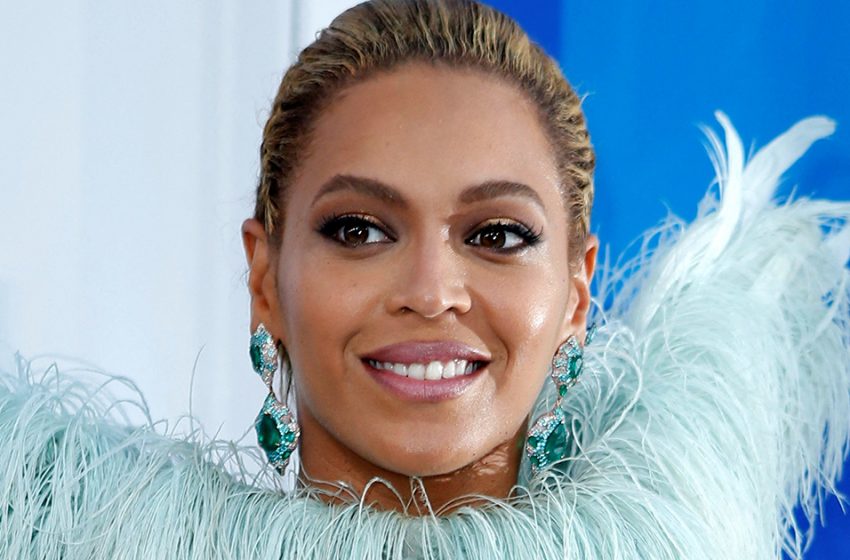  Beyoncé, who became the absolute Grammy record holder, emotionally thanked to her family and children