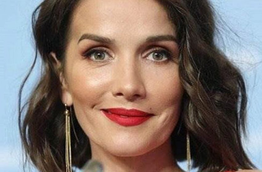  45-year-old, youthful and charming Oreiro amazed her fans showing some pics in a dress with a deep neckline
