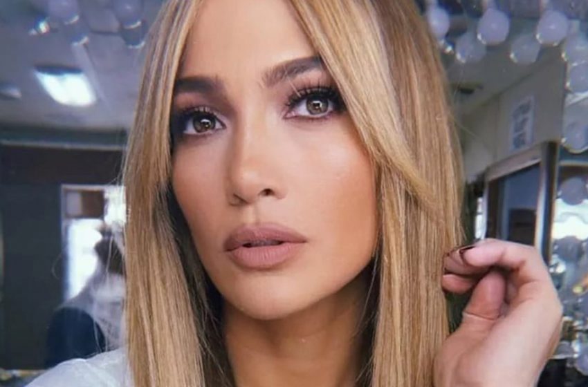  Looks so stylish and cute: The photos of the grown-up daughter of Jennifer Lopez were spread on the Internet and shocked everyone