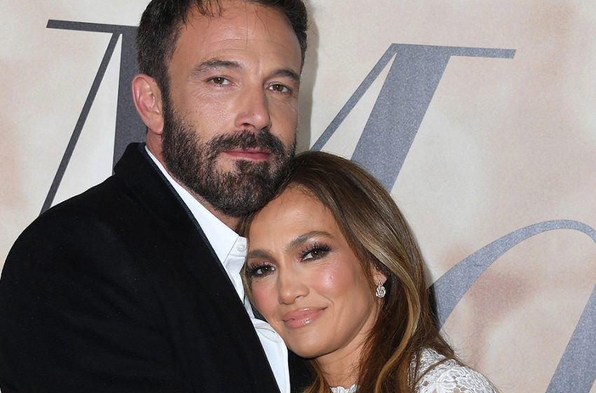  J. Lo’s husband seems happy without her: Ben Affleck was captured by paparazzi waking with his mother