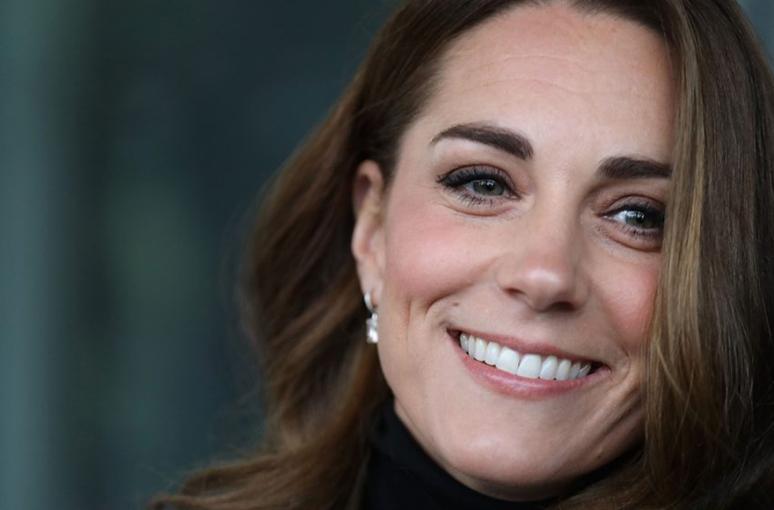  Elegant lady: the beautiful Kate Middleton was captured in London in a stylish outfit