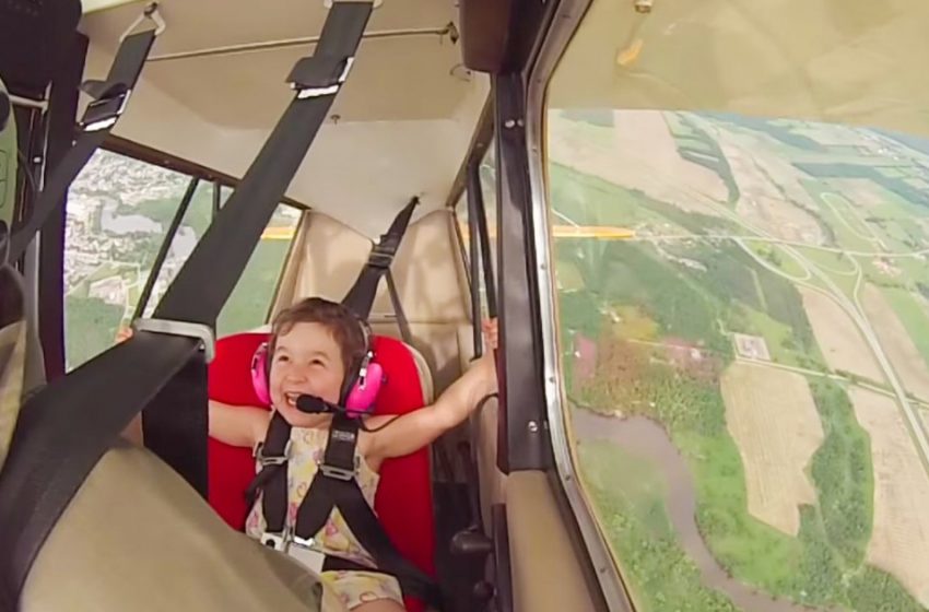  When your dad is a pilot: unforgettable emotions of the little girl who flew in the sky for the first time