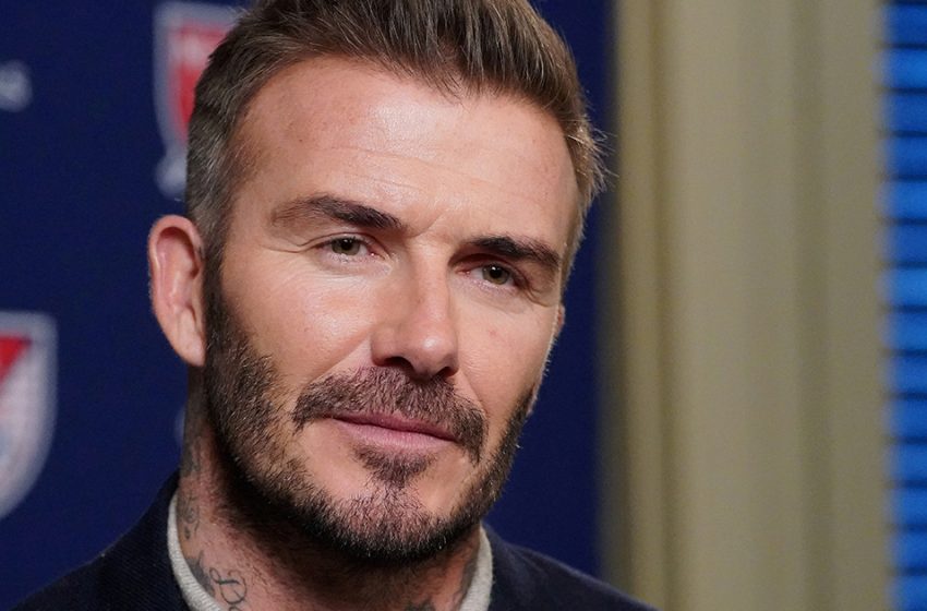  Two attractive gentlemen: Beckham’s 20-year-old son posted a picture with his father and amazed the fans