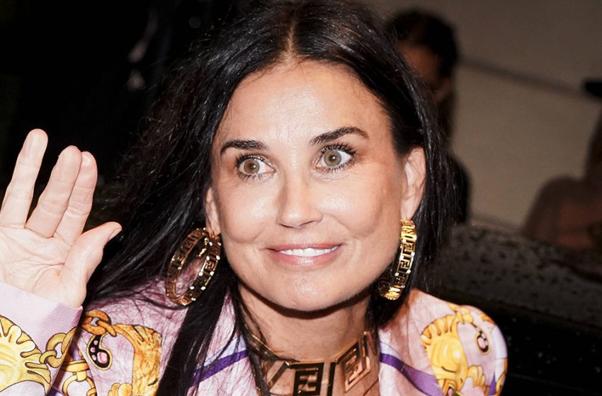  “It feels like it’s her baby”: 60-year-old Demi Moore in a bikini took a lovely pic with her newborn granddaughter