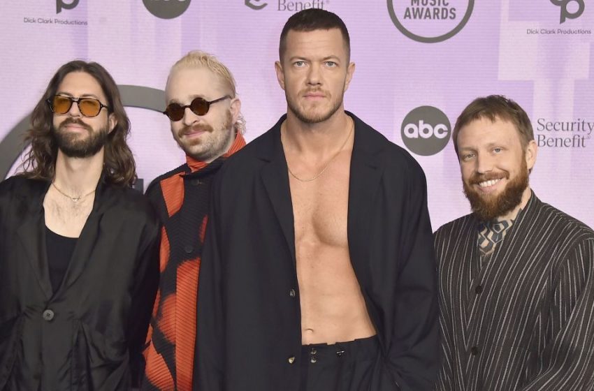  No time for feeling sad:Imagine Dragons soloist Reynolds was caught dating the famous actress a month after his divorce