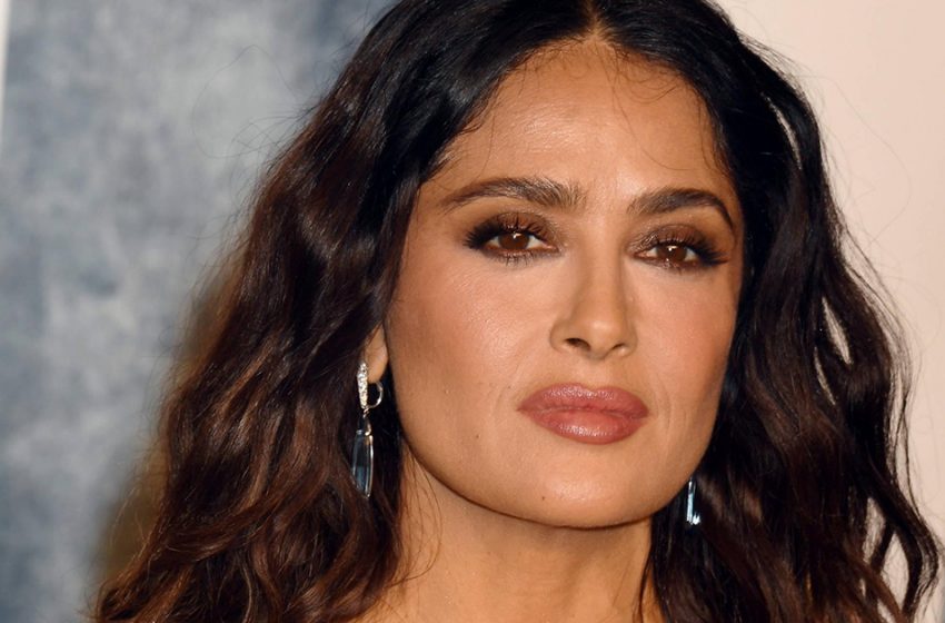  She is definately amazing: 56-year-old Salma Hayek in a nightgown appeared at a social event