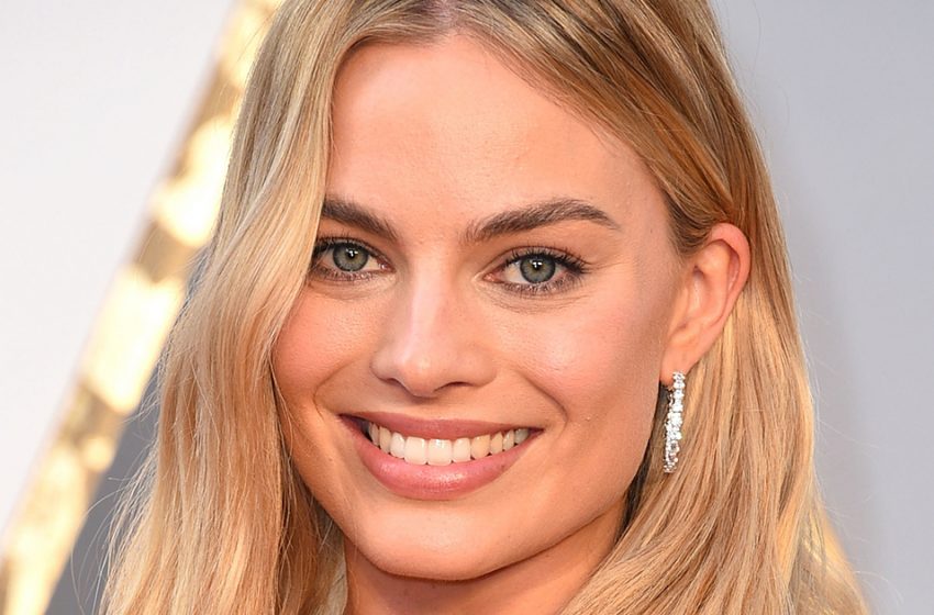  “A real Barbie”: Margot Robbie in bright doll outfits appeared on the cover of the gloss