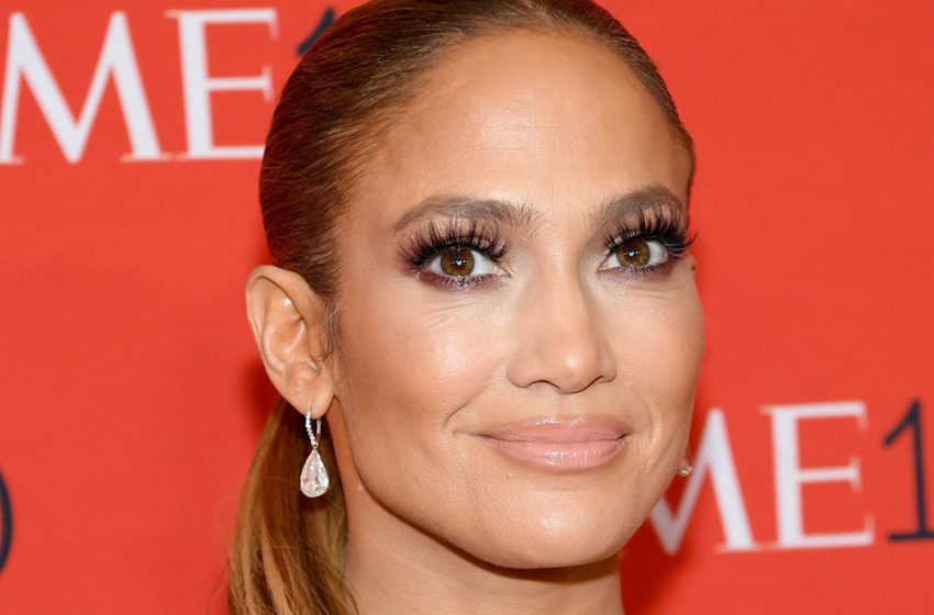  “Deprived Of Embarrassment”: Naked J. Lo Flashed Her Magnificent Forms!