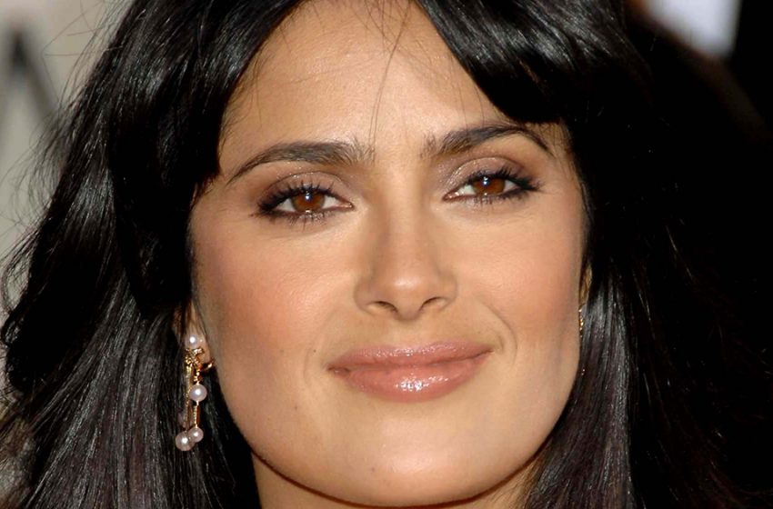  “Isn’t she 25?”: fans admire 56-year-old Salma Hayek’s shape