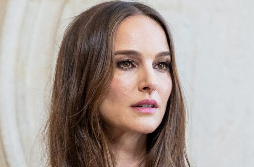  “First Appeared In Public After Her Husband’s Betrayal”: Natalie Portman In a Dress With Open Shoulders Appeared At Fashion Week In Paris!