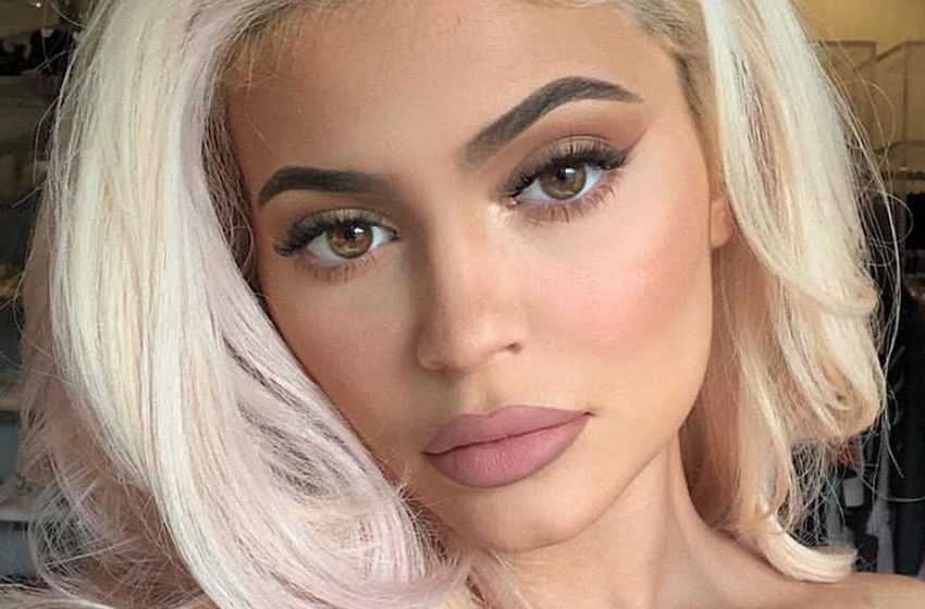  “Big Ass And a Thin Waist – an Unrealistic Combination”: Kylie Jenner Was Ridiculed Online For a Photo In a Bikini!