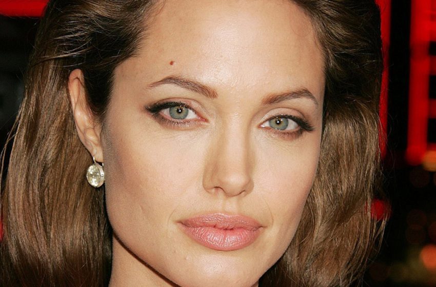  “She Lost Weight Up To 99 lbs”:  New Disappointing Photos Of Jolie Hit The Web!