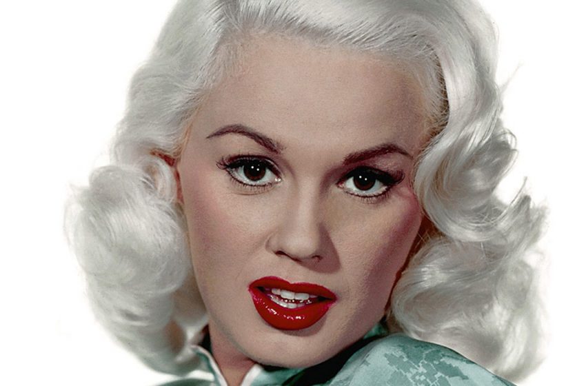  “No One Believes That I Am 92”: Hollywood’s Oldest Diva Has Unveiled New Shots!
