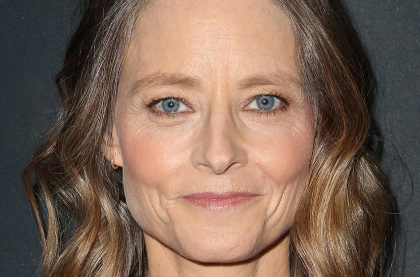  “I’m Enjoying my Age.” Jodie Foster, 60, Without Makeup and in Simple Clothes, Looks Half Her Age