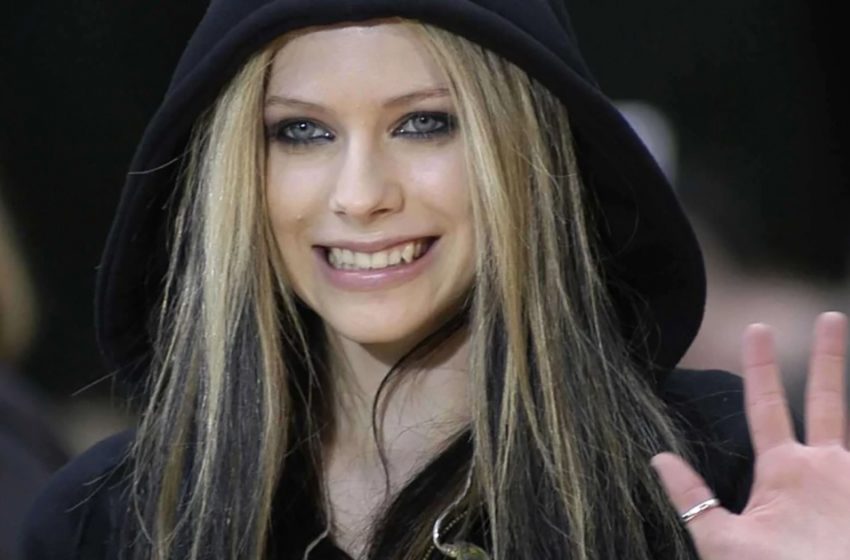  “Time Has No Power Over Her”: 38-year-old Avril Lavigne Looks Almost The Same As She Did 20 Years Ago!