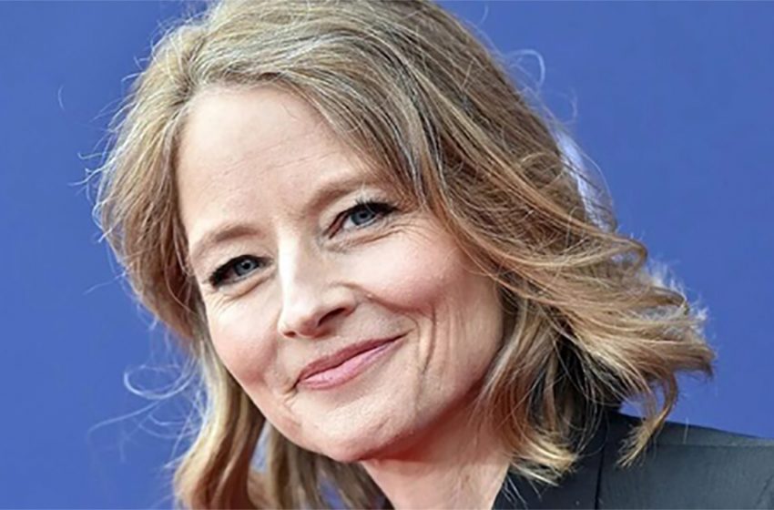  “She Gets Better With Age”: Paparazzi Captured 60-year-old Jodie Foster Without Makeup And Filters!