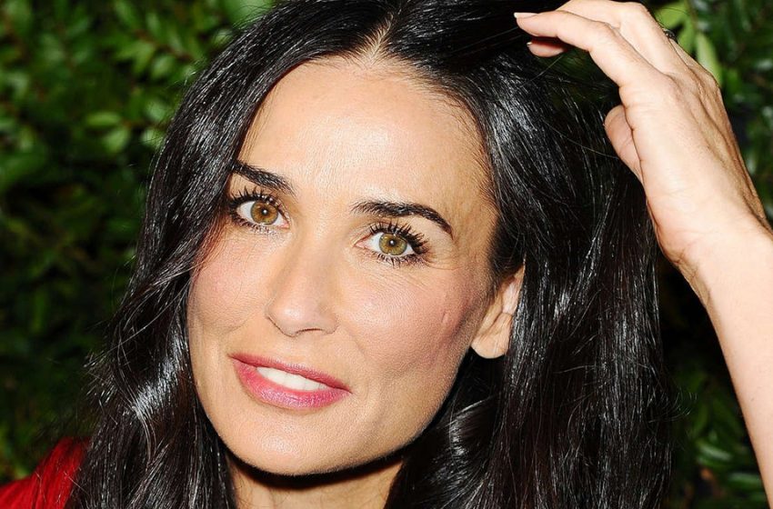  “May Every Grandmother Have Such a Figure”: 60-year-old Demi Moore Charmed Fans With Her Photos In a Swimsuit!