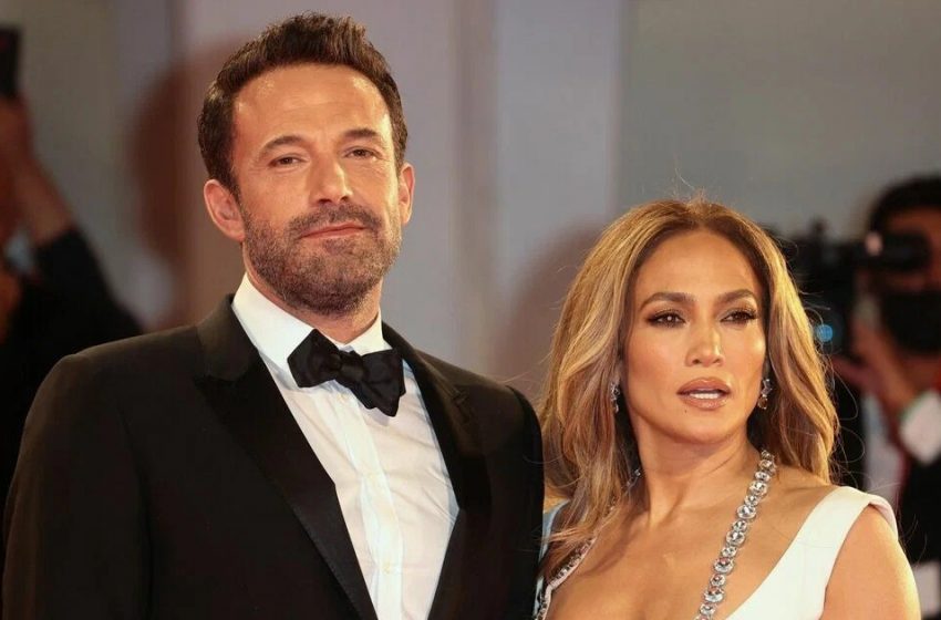  “Rose Gold For a Star”: 54-year-old J. Lo In a Half-Naked Dress Drove an Admiring Ben Affleck Crazy!
