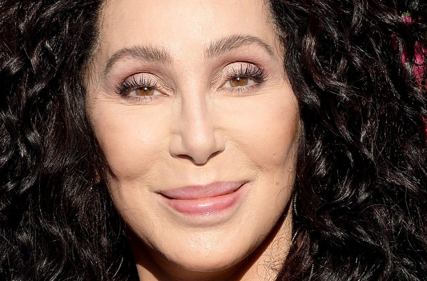  “She Gets Better With Age”: Cher Was Captured In Tight Leggings And Heels!