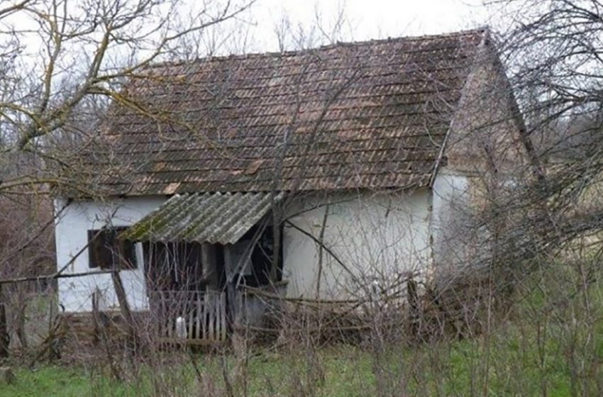  The Young Couple Did Not Have Enough Money For an Apartment: So They Decided To Restore The Old House!