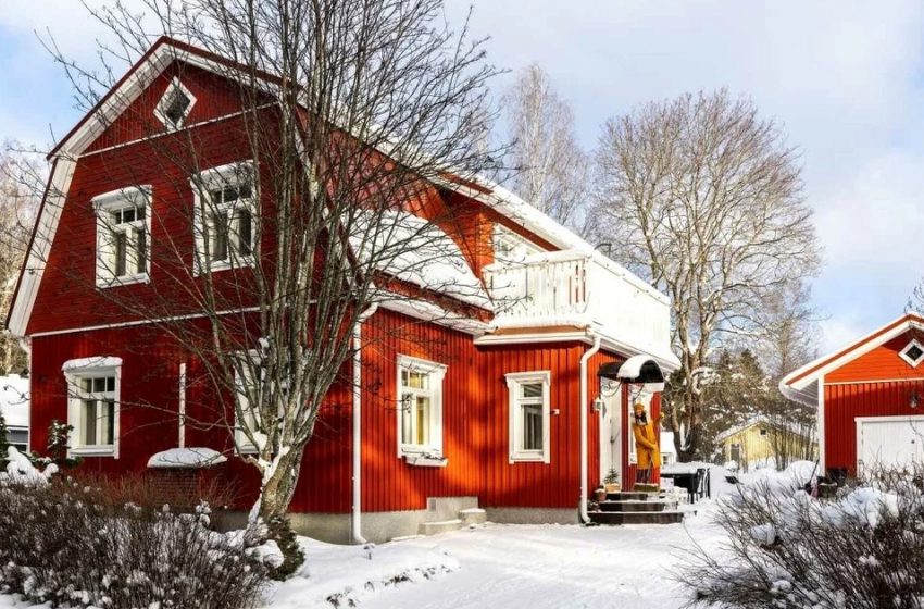  “Bright And Beautiful”: The Owner Of This Amazing House Is Simply Crazy About The Yelow Colour!