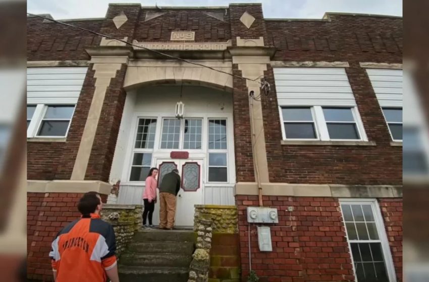  “From Ruin To Riches”: The Couple Turned $155K Mansion Into a Dream House!