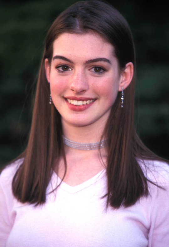 “A Face Unspoiled By Plastic Surgery”: A Photo Of Anne Hathaway Without ...