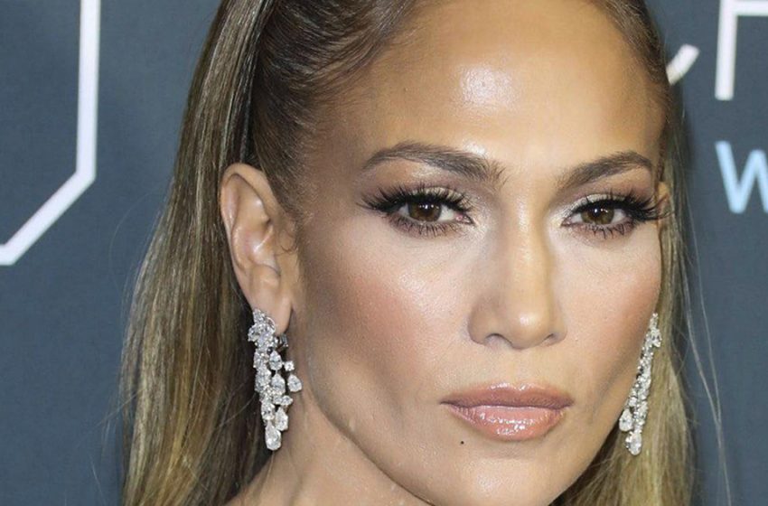  “The Star Has Gained Weight”: J.Lo Showed Off Her Folds Of Fat In Skinny Leggings!