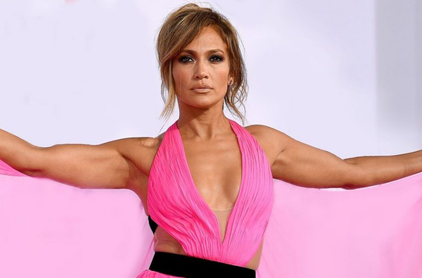  JLo’s Crazy Dances On a Bed In Pajamas And Sunglasses: The Star’s Video Sparked Lots Of Reactions!