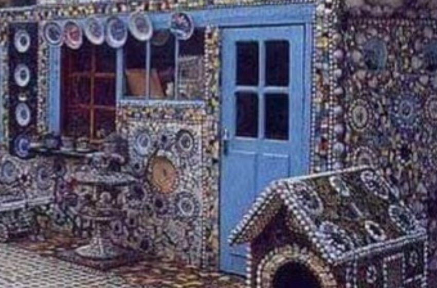  “A Masterpiece Made Of Broken Crockery”: An Amazing House That Is Completely Decorated With Broken Crockery!