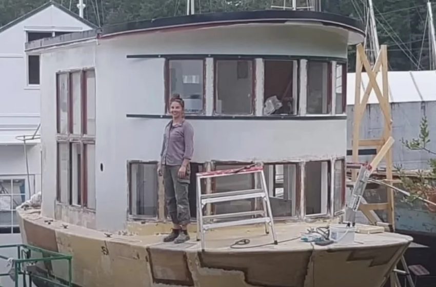  “Amazing Transformation Of A Rickety Houseboat Into A Luxurious Modern Home”: The Couple Built Their Dream-Home On Water!