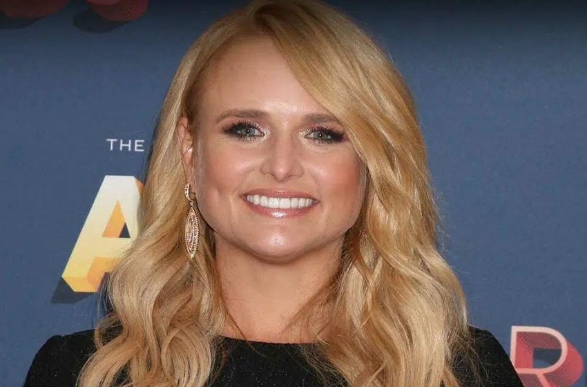  “Posed In A Spicy Black Mini-Dress”: 40-Year-Old Miranda Lambert Dermonstrated Her Attractive Curves And Flawless Long Legs!