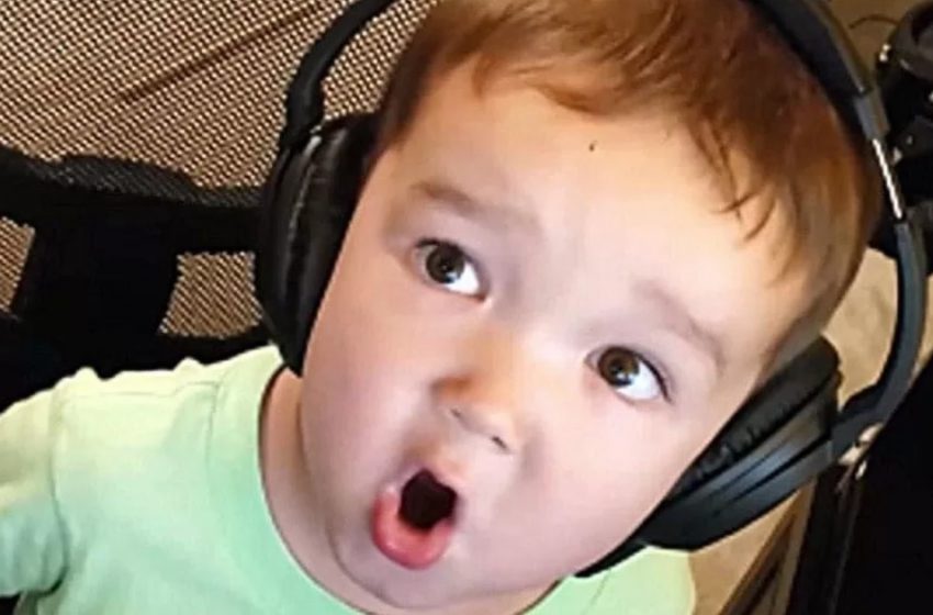  “Little, But So Talented”: Dad Hurried To Take A Video When He Heard His 2-Year-Old Son Singing!