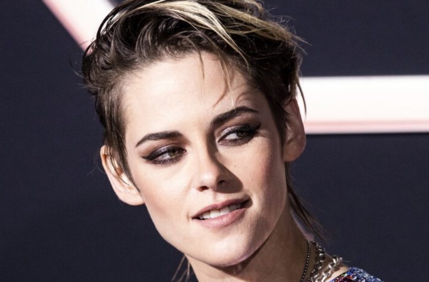  “Almost Naked”: Kristen Stewart Appeared On The Red Carpet In An Extremely Shameful Outfit!