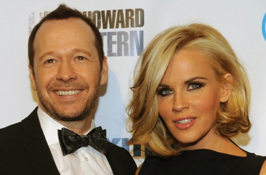  “Inside The Family Mansion Of The Star Couple”: Donnie Wahlberg’s Wife Demonstrated Their Bedroom Makeover!