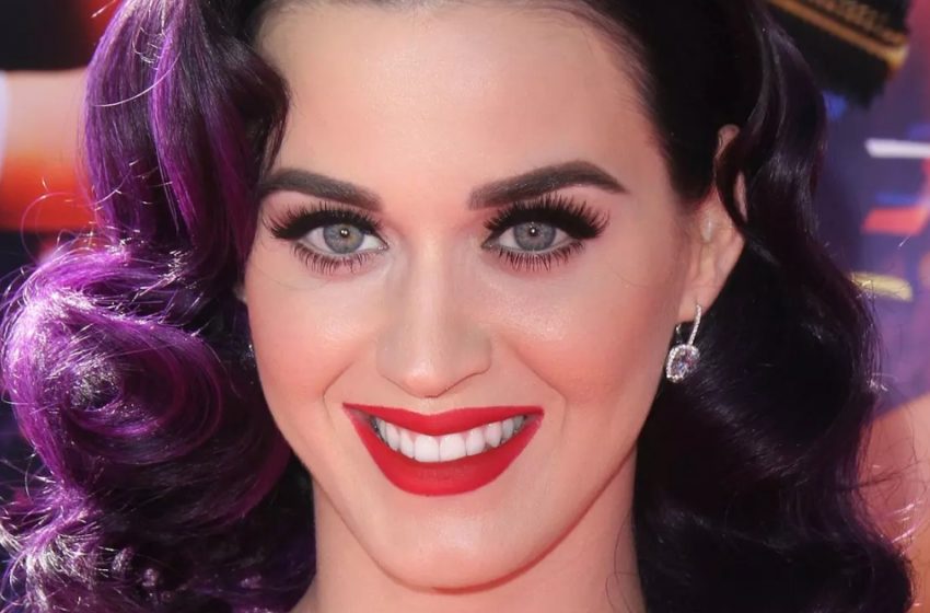  “She Showed Off Her Half-Naked Breasts And Black Underwear”: Katy Perry Appeared At The Awards In An Extremely Provocative Outfit!