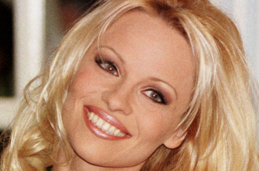  “Aging Is A Relief”: Pamela Anderson Shared Makeup-free Photos And Shared Her Perspective On Self-Acceptance!