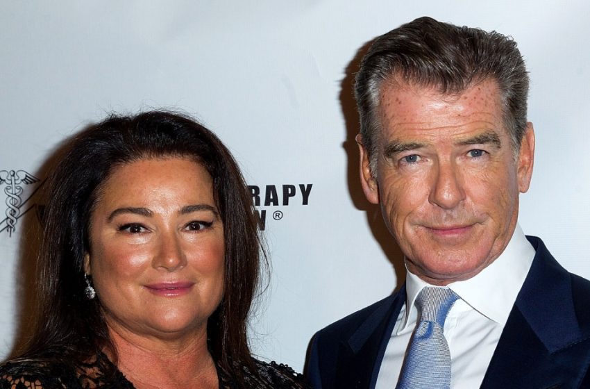  “Hollywood’s Model Couple”: Pierce Brosnan And His 220-pound Wife Were Captured During A Romantic Walk!
