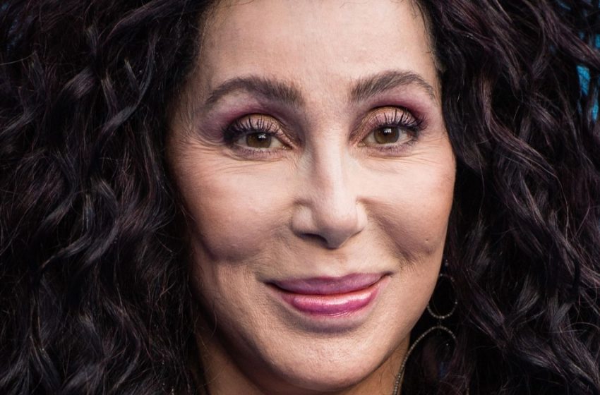  “The Couple’s Passionate Kiss In Front Of The Camera”: 77-Year-Old Cher Was Captured With Her 38-Year-Old Boyfriend During A Night Party!